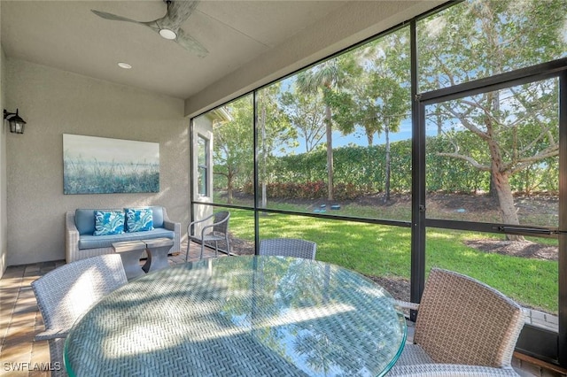 sunroom with ceiling fan