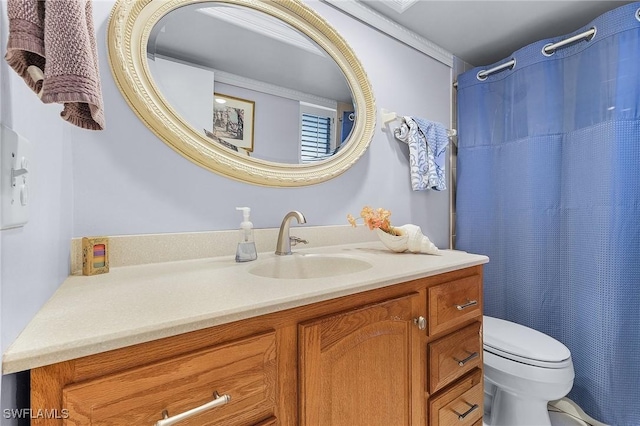 full bath with toilet, vanity, and a shower with shower curtain