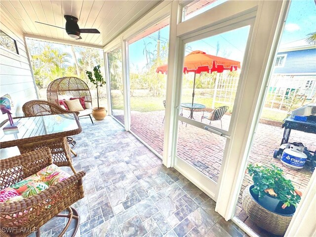 sunroom with a ceiling fan