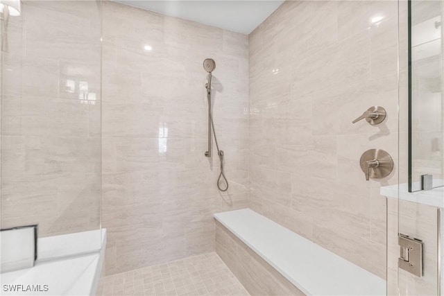 full bathroom featuring a tile shower