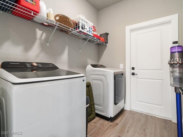 509 SW 8th Ct, Cape Coral, FL 33991 - laundry room featuring light wood-style floors and independent washer and dryer