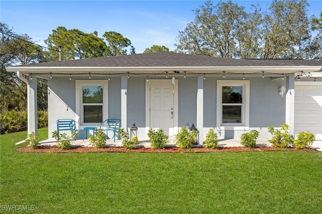 view of front facade with covered porch, roof with shingles, a front lawn, and stucco siding