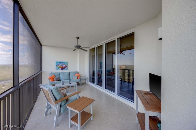 sunroom featuring a ceiling fan