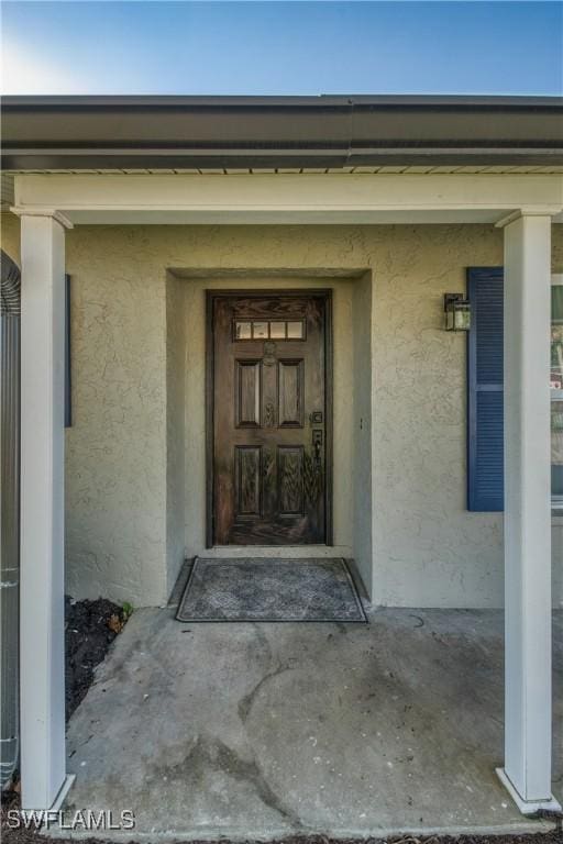 entrance to property with stucco siding