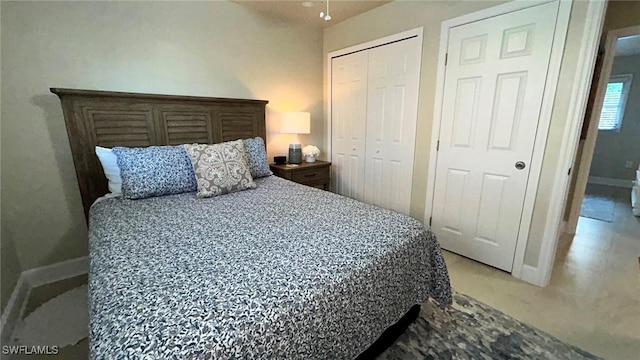 bedroom featuring baseboards and a closet