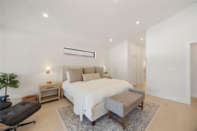 bedroom featuring light wood-style floors, recessed lighting, lofted ceiling, and baseboards