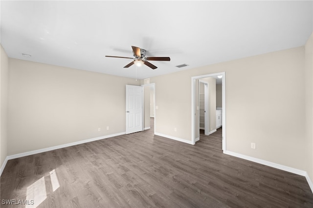 unfurnished room featuring dark wood-style floors, visible vents, ceiling fan, and baseboards