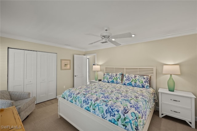 bedroom featuring ceiling fan, ornamental molding, and a closet