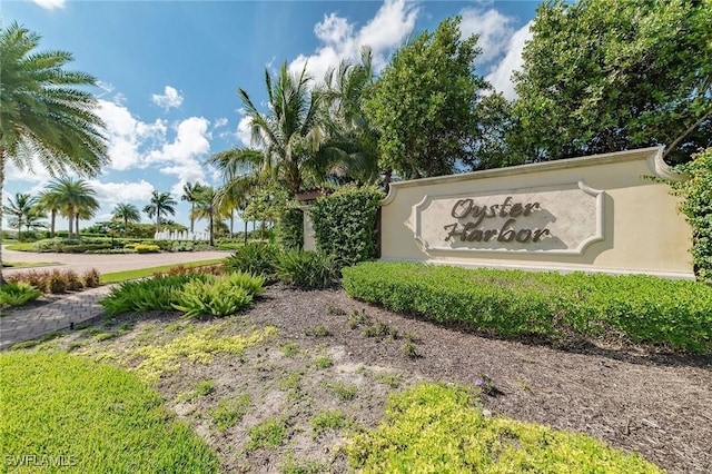 view of community / neighborhood sign