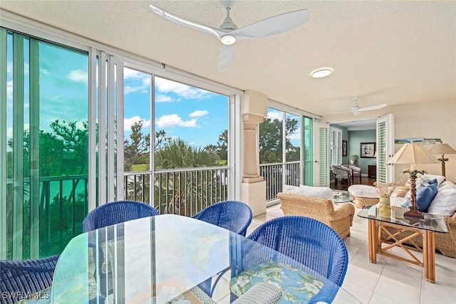 sunroom / solarium featuring a ceiling fan