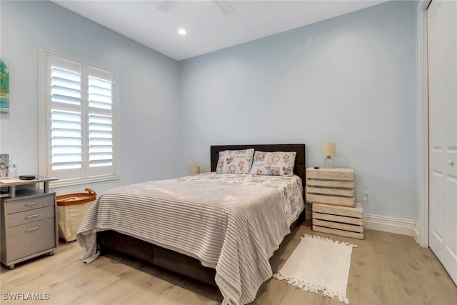 bedroom featuring ceiling fan, recessed lighting, wood finished floors, baseboards, and a closet