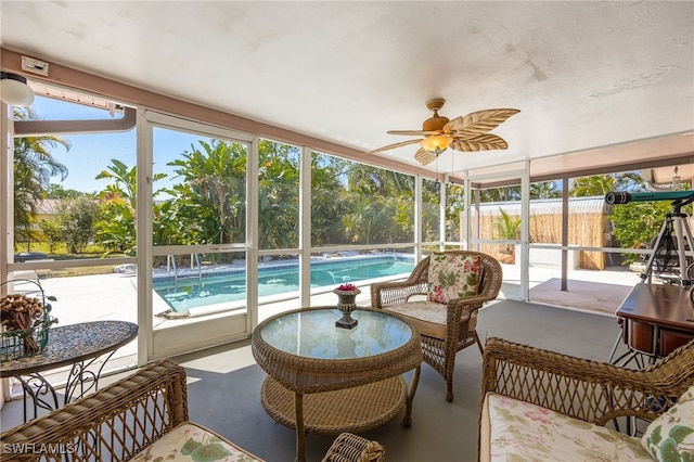 sunroom / solarium featuring a ceiling fan