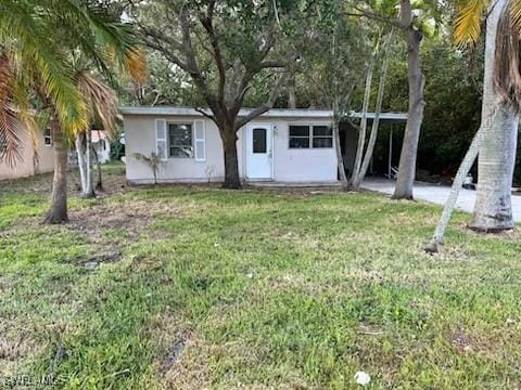 single story home featuring a front yard