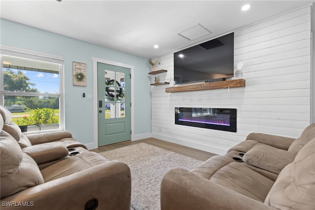 living room featuring wood finished floors, recessed lighting, a fireplace, and baseboards