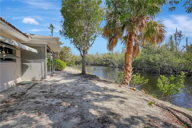 view of yard featuring a water view