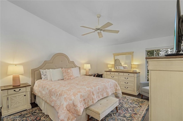 bedroom with ceiling fan