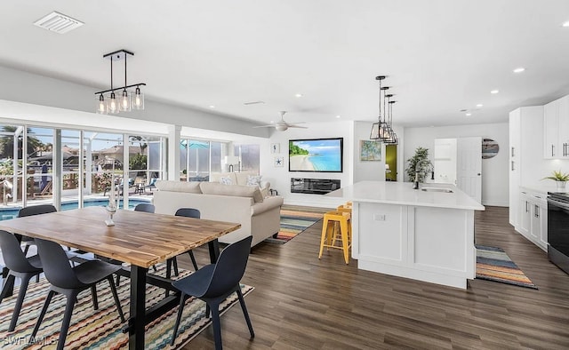 dining area with a ceiling fan, recessed lighting, dark wood-style flooring, and visible vents