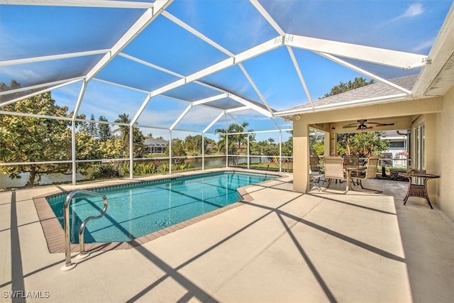 outdoor pool with a patio area, a lanai, and a ceiling fan