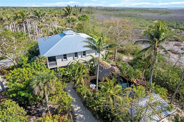 bird's eye view with a view of trees