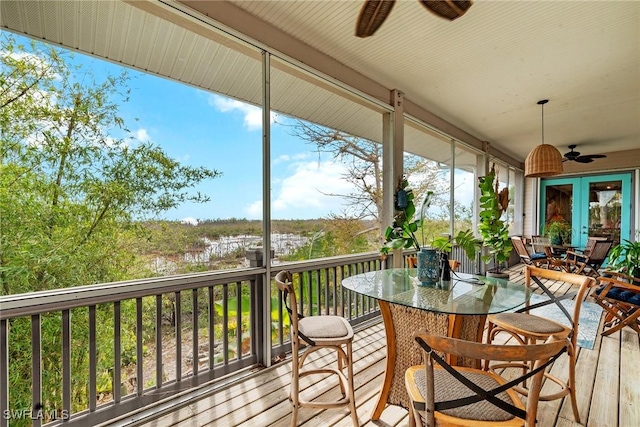 sunroom featuring a ceiling fan