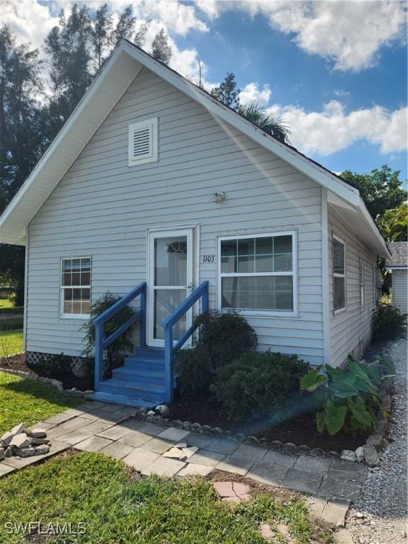 view of front of property