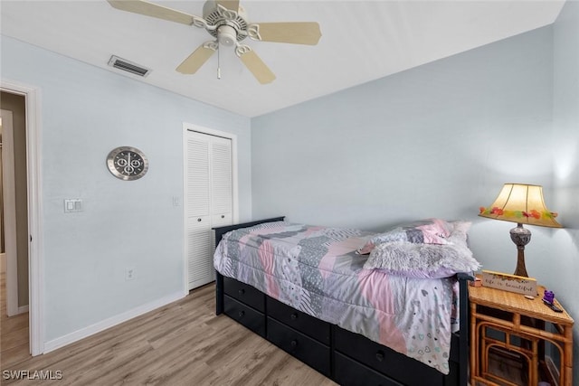 bedroom featuring baseboards, visible vents, ceiling fan, wood finished floors, and a closet