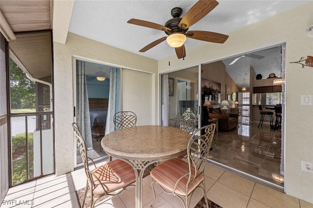sunroom / solarium featuring a ceiling fan