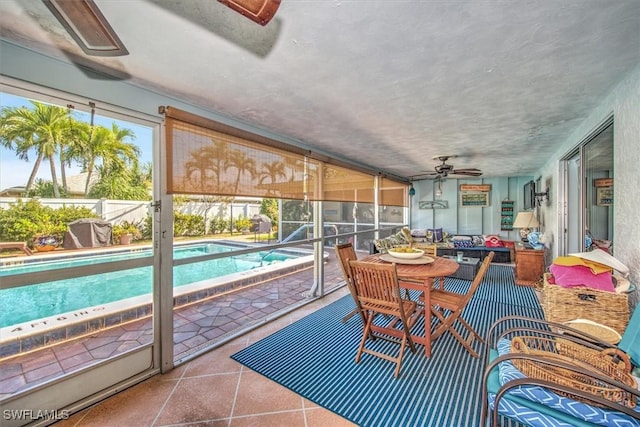 sunroom featuring a ceiling fan