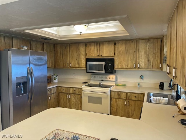 kitchen with a tray ceiling, stainless steel refrigerator with ice dispenser, a sink, and white range with electric stovetop