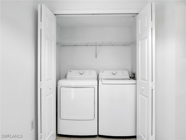 washroom featuring laundry area and washing machine and dryer