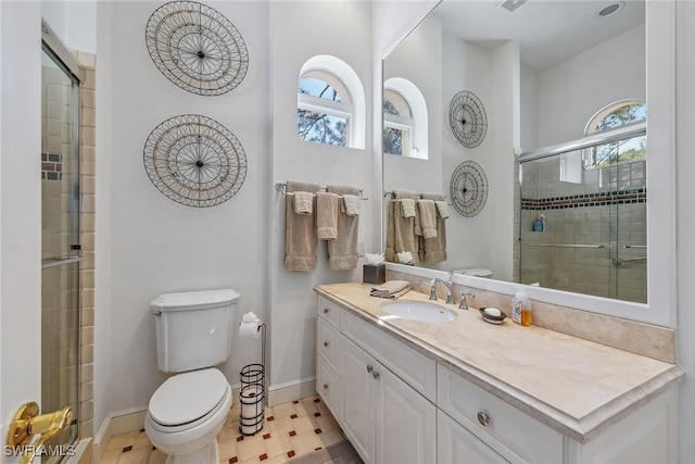 full bath with tiled shower, vanity, toilet, and baseboards