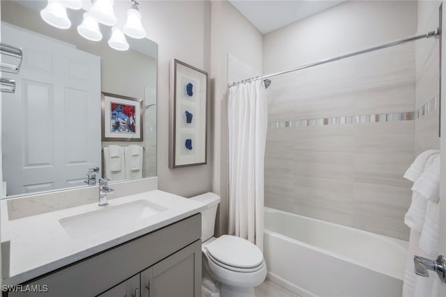 full bath featuring toilet, an inviting chandelier, shower / tub combo with curtain, and vanity