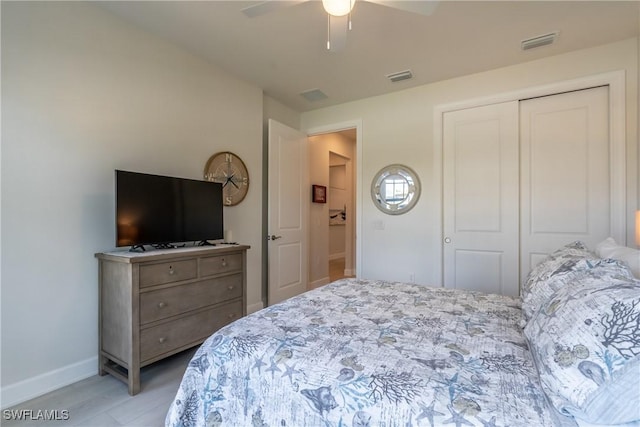 bedroom with baseboards, visible vents, ceiling fan, and a closet