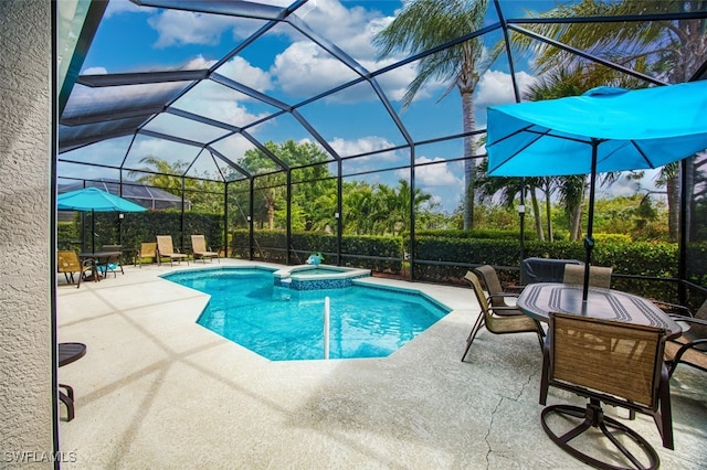 view of swimming pool featuring a lanai, a patio area, and a pool with connected hot tub