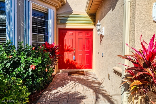 property entrance featuring stucco siding