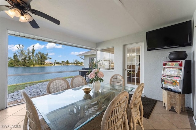 sunroom featuring a ceiling fan