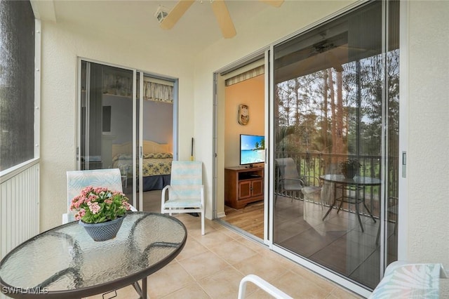 sunroom featuring a ceiling fan