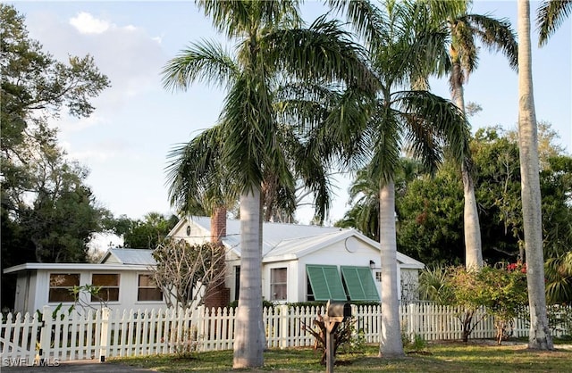 ranch-style house featuring a fenced front yard