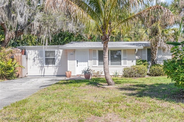 single story home featuring a front yard