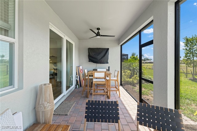 sunroom featuring visible vents and a ceiling fan