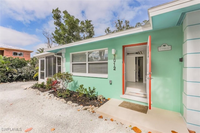 view of exterior entry featuring stucco siding