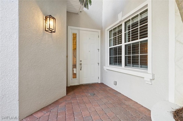 view of exterior entry featuring stucco siding