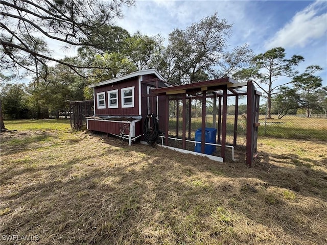 view of poultry coop featuring fence and a yard