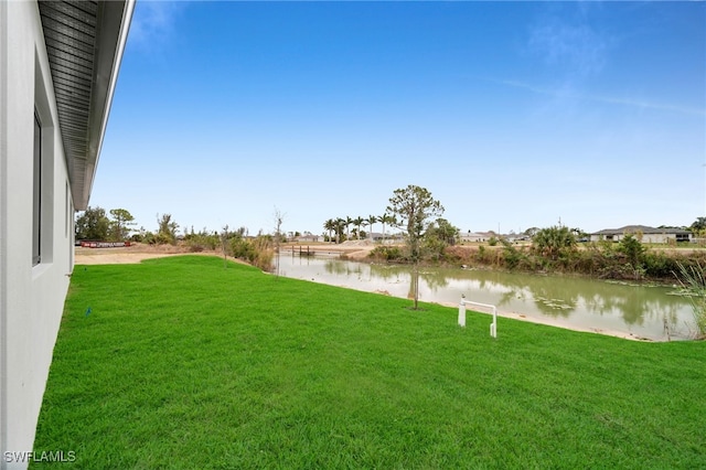 view of yard featuring a water view