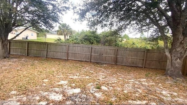 view of yard featuring a fenced backyard