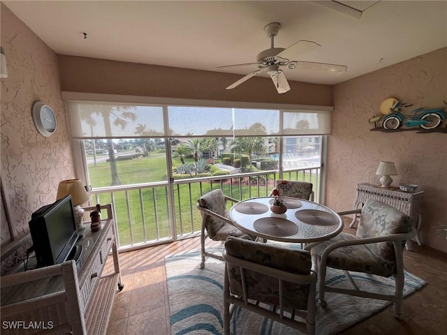 sunroom / solarium with ceiling fan