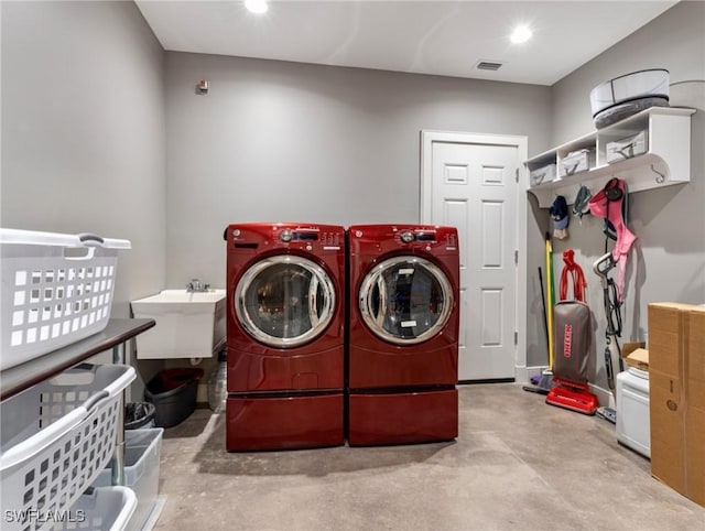 laundry room with recessed lighting, laundry area, a sink, visible vents, and independent washer and dryer