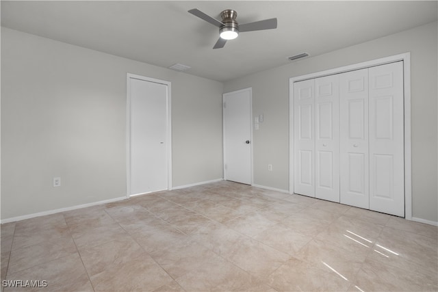 unfurnished bedroom featuring baseboards, a closet, visible vents, and a ceiling fan