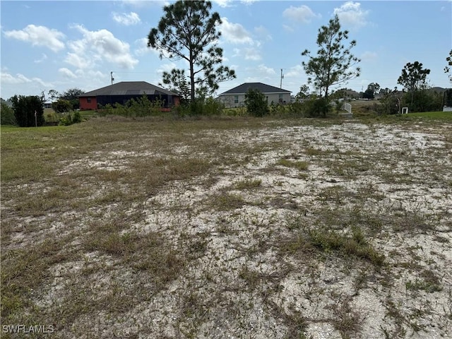 Listing photo 3 for 1904 NW 14th St, Cape Coral FL 33993