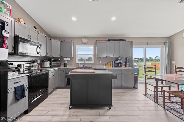 5011 Dania Cir, Labelle, FL 33935 - kitchen featuring black appliances, a sink, a wealth of natural light, and gray cabinetry